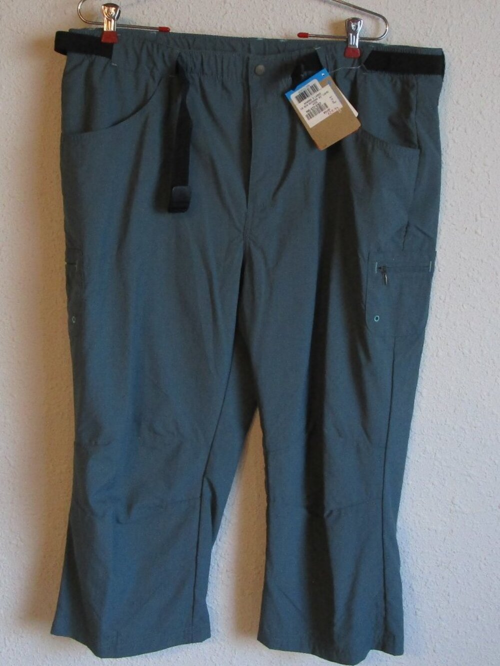 Green Capris size XL, 22" inseam, Columbia quickdry UPF protection.